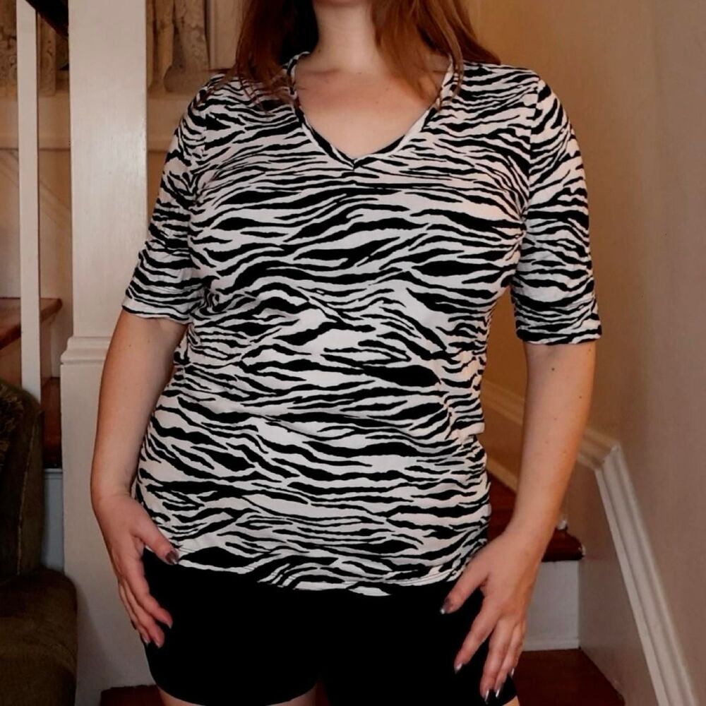 Zebra Print V Neck T Shirt Sz Large Y2K Basics Layering Short Sleeve Tee Animal